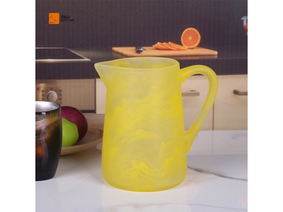 Aleo Home 1500ml Large Polyresin Beverage Dispenser Jug Hot Sales Swirl Yellow Cold Kettle Refrigerator Pitcher