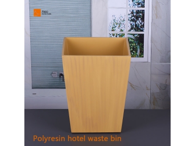  China Manufactured Resin Wooden Style Patterned Polyresin Garbage Bin Waste Basket Trash Can for Home and Hotel Amenities