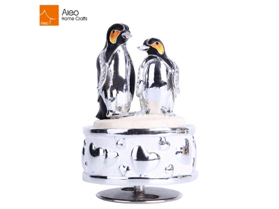 Hot Sale Penguin Polyresin Winding Music Box For Home/Shop Decoration With Plating Hand Painting
