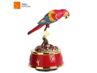 2019 New Arrival Home Decoration Resin Bird Winding Music Box With Plating 